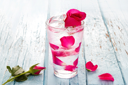 Receta para preparar el agua de rosas